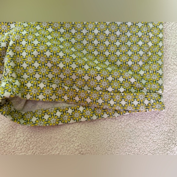 Banana Republic 6 Moon Yellow cuffed shorts. Werdo Luped w/geographic designs. - Picture 5 of 15